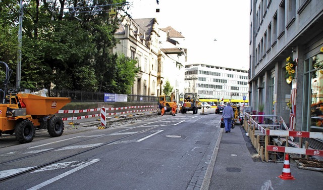 Das Tramgleis Richtung Bahnhof wurde i...oll die Eliasbethenstrae fertig sein.  | Foto: Rolf Reimann