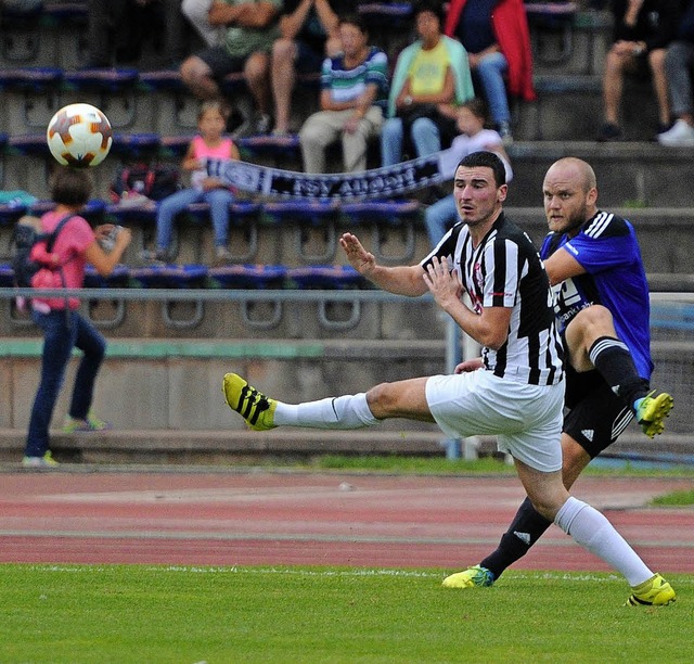 Wie hier gegen Janosch Bologna (SC Lah...er Spieler des fteren das Nachsehen.   | Foto: Bettina Schaller