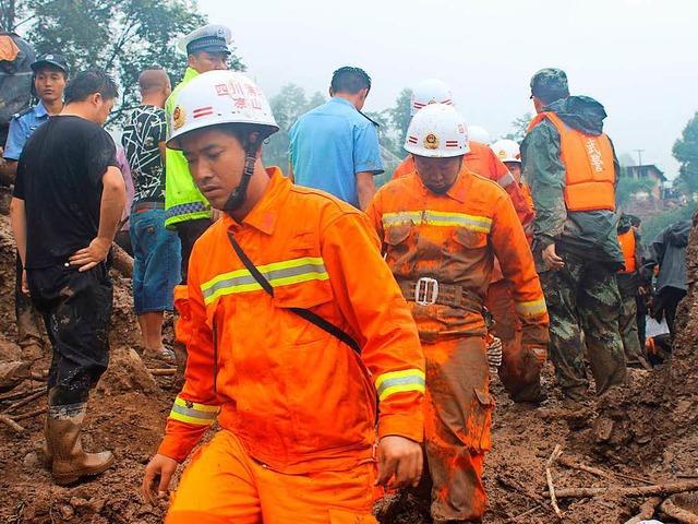 Rettungskrfte im Einsatz   | Foto: dpa