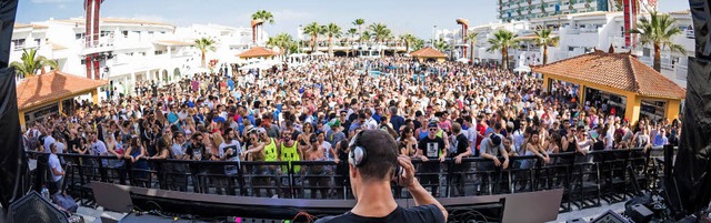 Nicht jedermanns Sache: Party in einem der vielen Clubs auf  Ibiza.   | Foto: dpa (3)