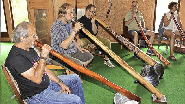 In Workshops wurde das Musizieren mit Didgeridoos gebt.   | Foto: Gert Brichta