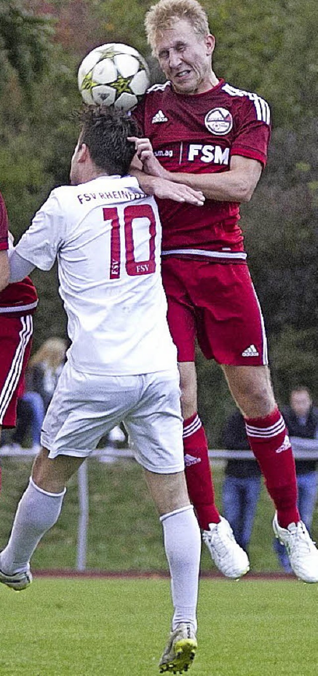 <BZ-FotoAnlauf>LANDESLIGA: </BZ-FotoAn...las Ganter (rechts) vom FSV RW Stegen   | Foto: Fleig