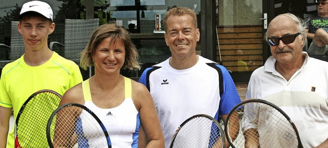 Clubmeister bei den Schopfheimer Tenni...nd Jrgen Lking sowie Wolfgang Otto.   | Foto: Ralph Lacher