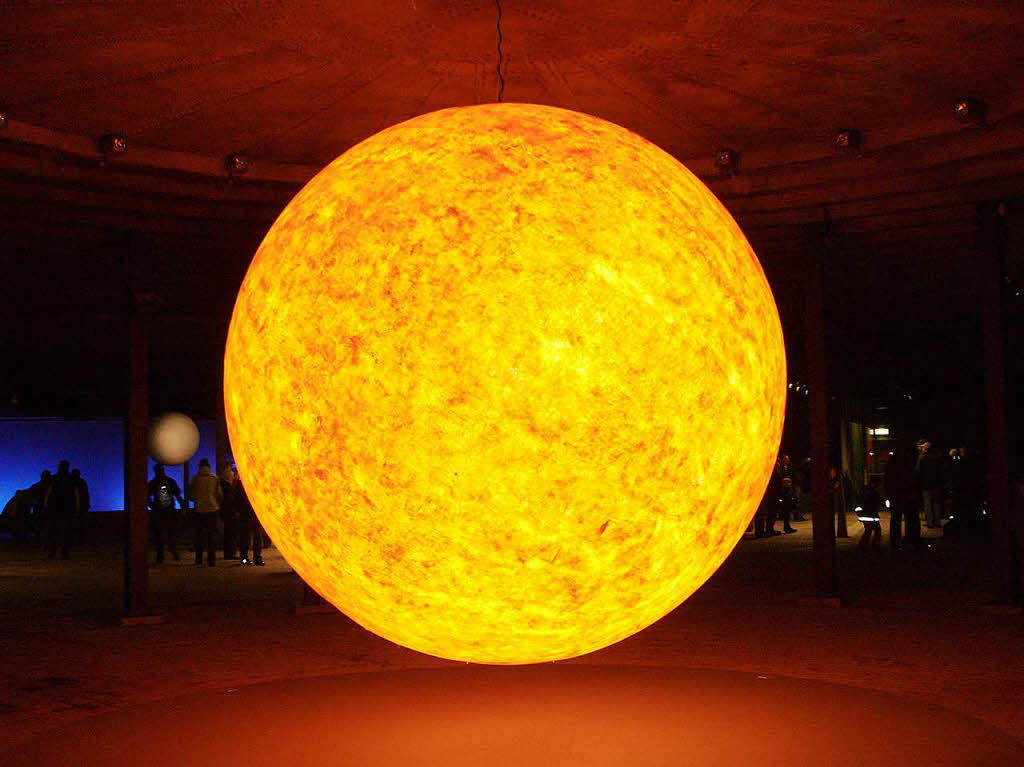 Judith Weber: „Wunder des Sonnensystems“ aufgenommen  bei der RUHR 2010 im Gasometer in Oberhausen.