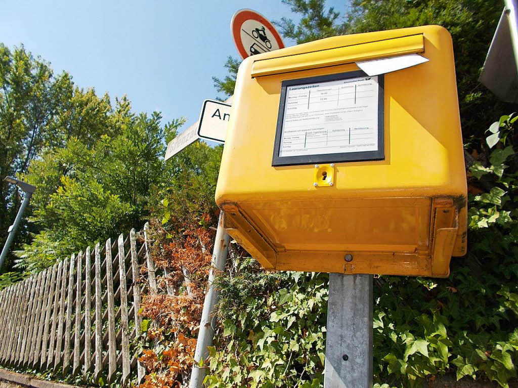 Herbert Stahl: Dieser gelbe Briefkasten bentzen alle rege,- hier in Weil Ost am Grenzacher Wege. Das ist die erste installierte Post-Box in Deutschland, wenn man von Riehen her nach Altweil kommt.