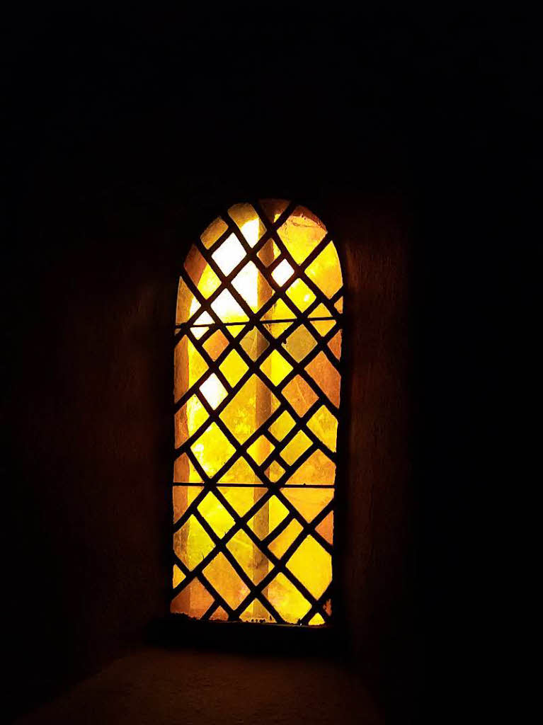 Roswitha Rhein: Fenster in der Dorfkirche in Taize