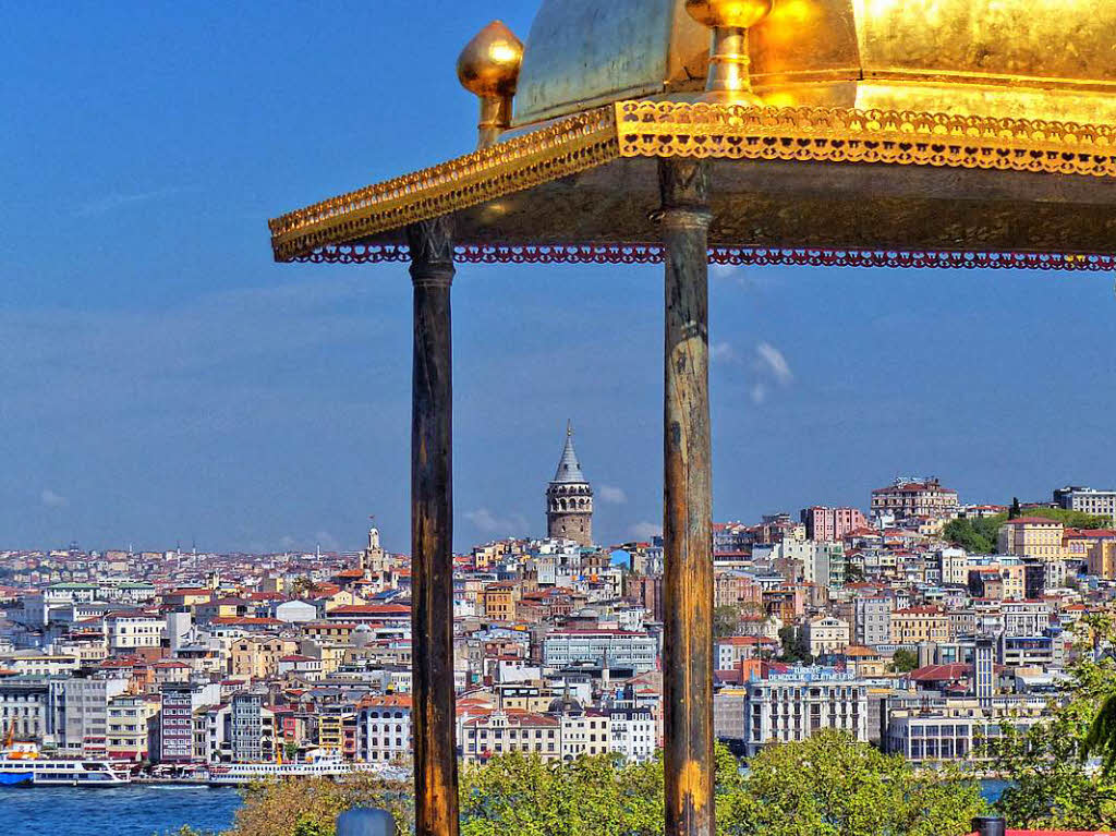 Dr. Wilfried Boeck: Das Foto habe ich vom Topkapi Palast auf den Galata Turm in Istanbul fotografiert.