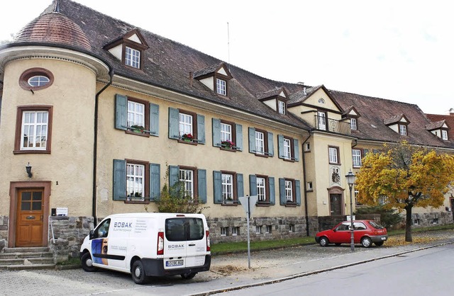 Im Alten Schloss in der Blaumeerstrae...inge in drei Wohnungen untergebracht.   | Foto: Dagobert Maier