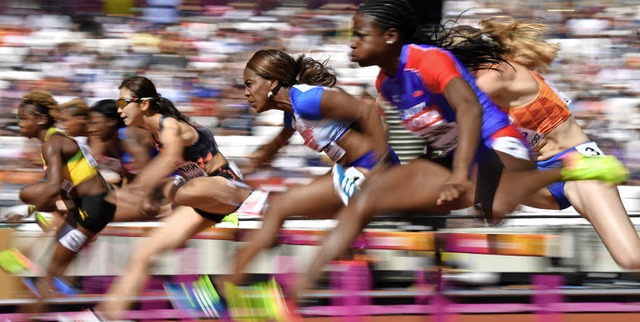 So richtig Fahrt nimmt die WM  in Lond...r Luferinnen ber 100 Meter Hrden).   | Foto: AFP (2)/dpa (2)