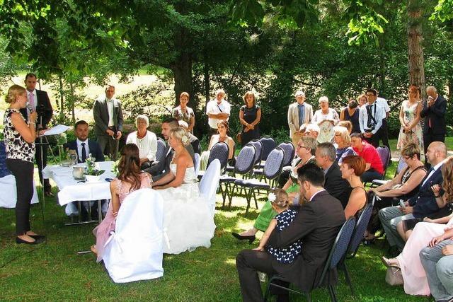 In Münstertal haben jetzt die ersten Brautpaare unter freiem Himmel geheiratet