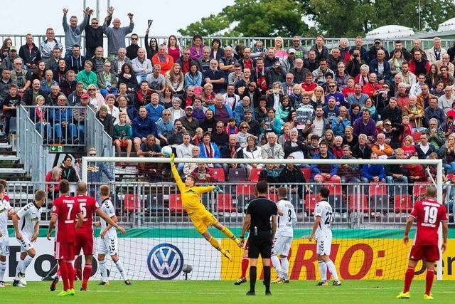 2:1-Sieg in Halberstadt: Der SC Freiburg zieht in die zweite Runde des DFB-Pokals ein