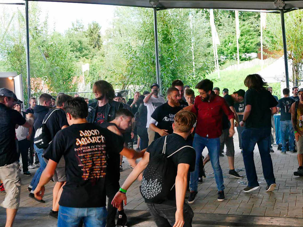 Harte Musik, friedliche Menschen: 200 Metaller feierten am Samstag zusammen im Tutti-Kiesi-Areal.