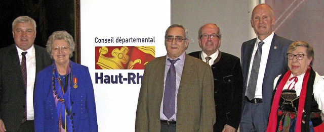 Von  Prsident Eric Straumann bekam Si...chterin Paulette Lichtle (von links).   | Foto: Privat