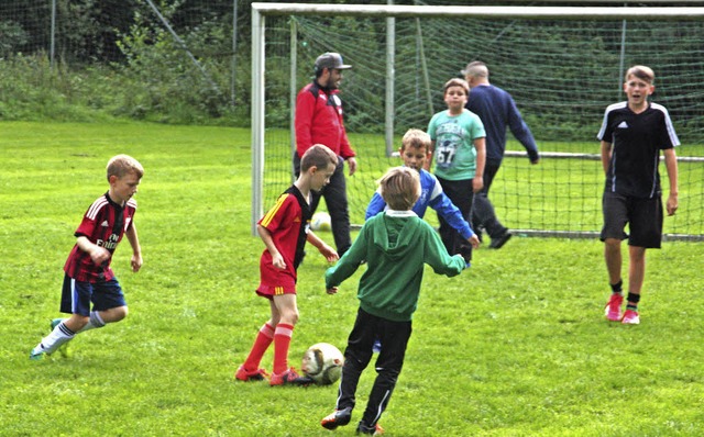 Ob Kopfball, Flanke oder Spiel &#8211;...die Kinder in erster Linie Spa haben.  | Foto: Jrn Kerckhoff