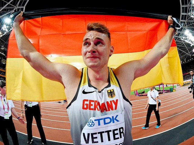 Freudentrnen: Johannes Vetter aus Off... ist Speerwurf-Weltmeister und  happy.  | Foto: dpa