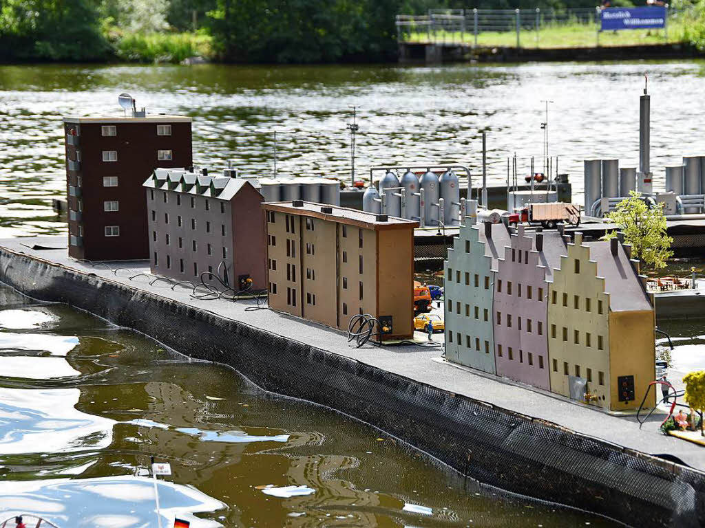 Der Badweiher in St. Peter verwandelt sich whrend des Hocks der Modell-Schiff-Kapitne fr zwei Tage in eine Hafenanlage. Von hier aus starten die (Modell-)Schiffe in See.