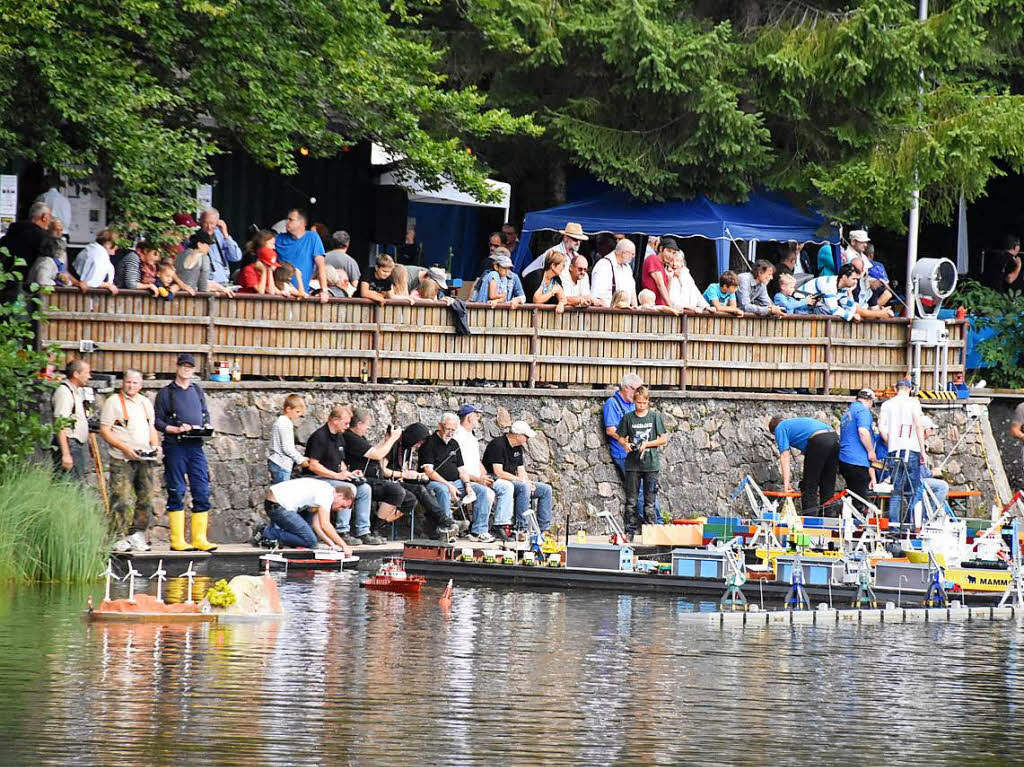 Der Badweiher in St. Peter verwandelt sich whrend des Hocks der Modell-Schiff-Kapitne fr zwei Tage in eine Hafenanlage. Von hier aus starten die (Modell-)Schiffe in See.