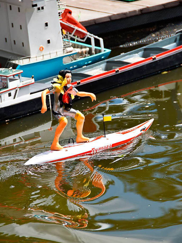 Der Badweiher in St. Peter verwandelt sich whrend des Hocks der Modell-Schiff-Kapitne fr zwei Tage in eine Hafenanlage. Von hier aus starten die (Modell-)Schiffe in See.