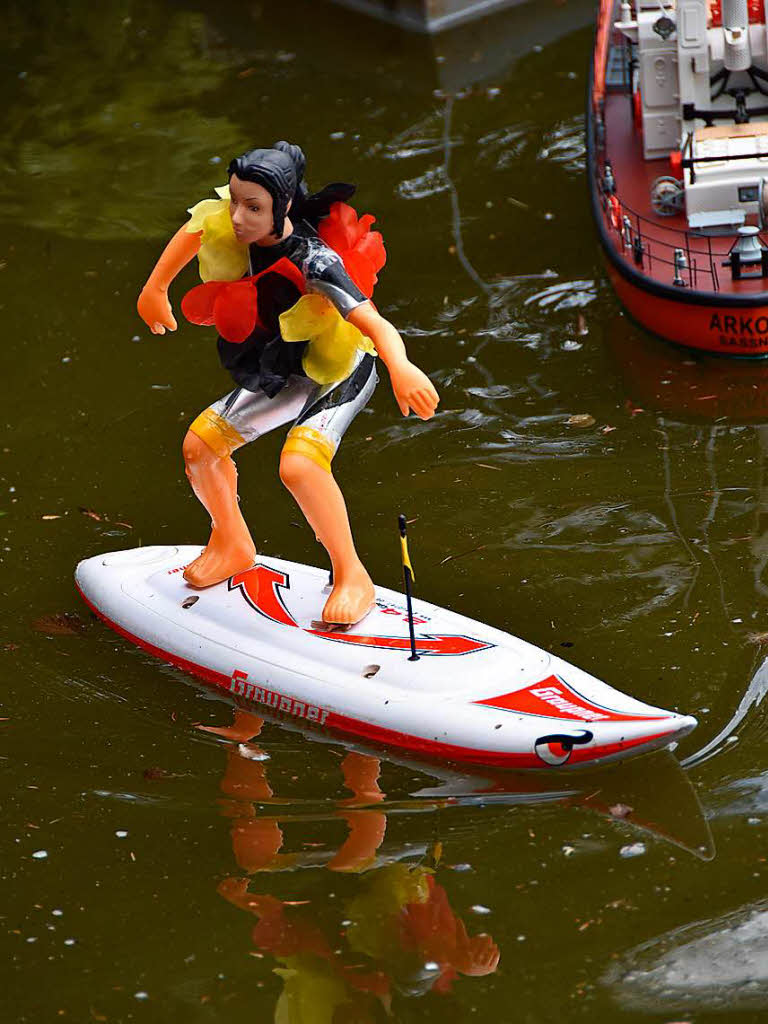 Der Badweiher in St. Peter verwandelt sich whrend des Hocks der Modell-Schiff-Kapitne fr zwei Tage in eine Hafenanlage. Von hier aus starten die (Modell-)Schiffe in See.