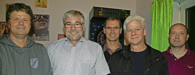 Seit 40 Jahren Mitglied im TuS Mahlber...t, Alfred Kesselring und  Timo Studer   | Foto: Sandra Decoux-Kone