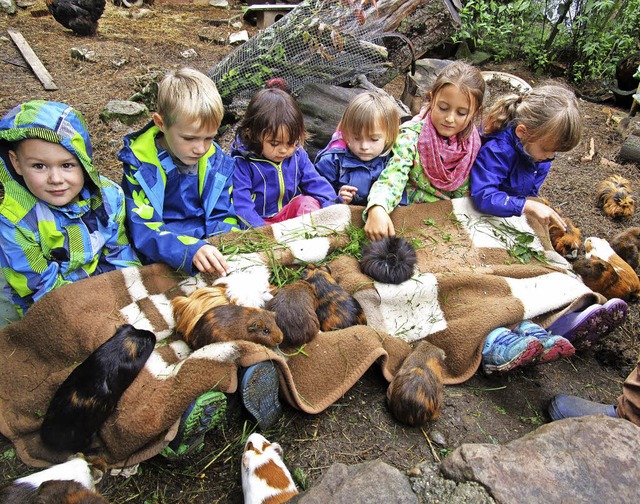 <BZ-FotoAnlauf>Kindergarten berghsli:...inchen schlossen sie sofort ins Herz.   | Foto: Senn/ZVG