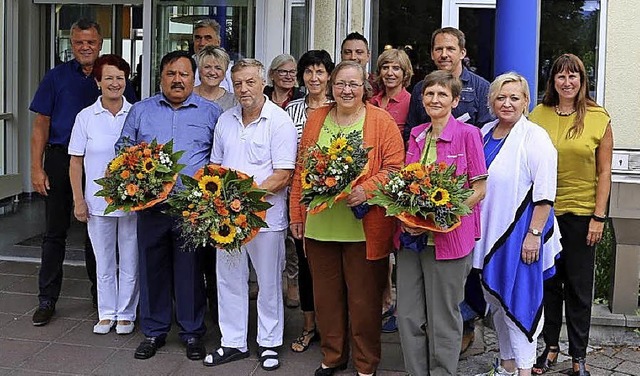 Manche sind seit 30 Jahren dabei: Jubilare der Theresienklinik   | Foto: Klinik