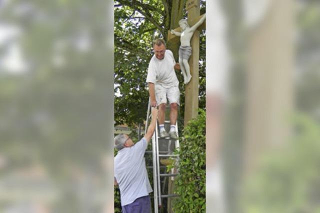 Neuer Glanz fr altes Steinkreuz