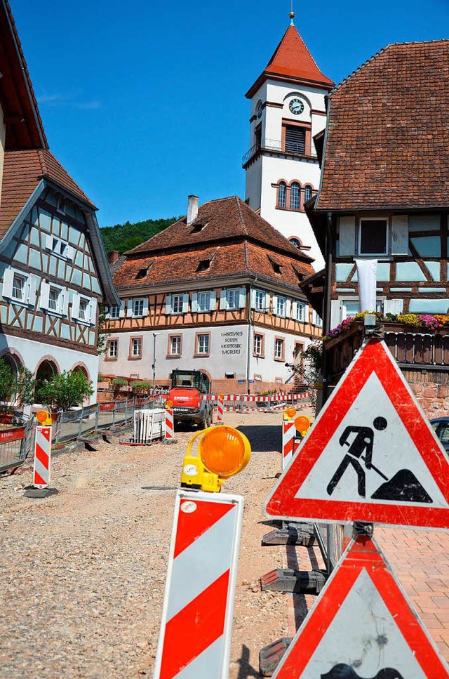 Die Sanierung der Ver- und Entsorgungs...chberg in Mnchweier kommen gut voran.  | Foto: Karl Kovacs