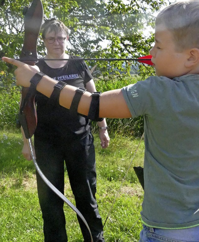 Den Kinder macht Bogenschieen Spa.  | Foto: Joy Jakob