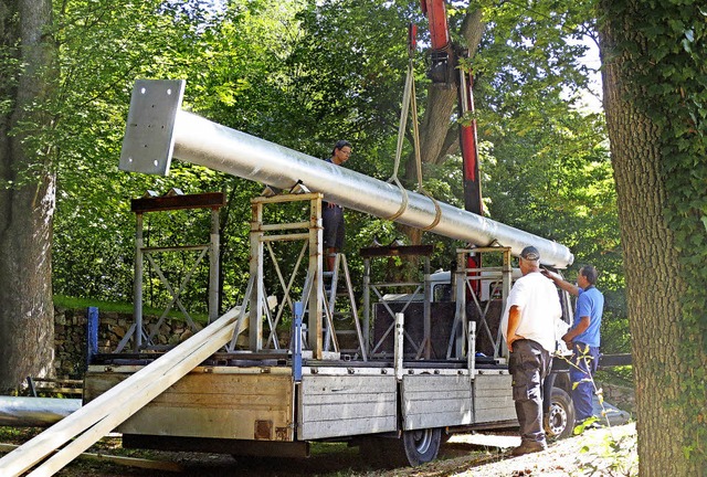 Von Mittwoch an sollen die dreiteilige...en Schlossbergturm installiert werden.  | Foto: N. Berauer