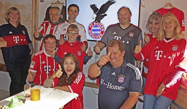 Mitglieder des FC Bayern Mnchen Fan-C...nn (vorne) sind  die Club-Prsidenten.  | Foto: Dorothe Kuhlmann
