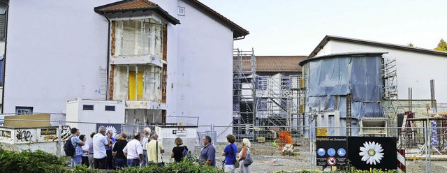 Der Stiftungsrat machte sich am Montag...on den Arbeiten am Luise-Klaiber-Haus.  | Foto: Markus Maier