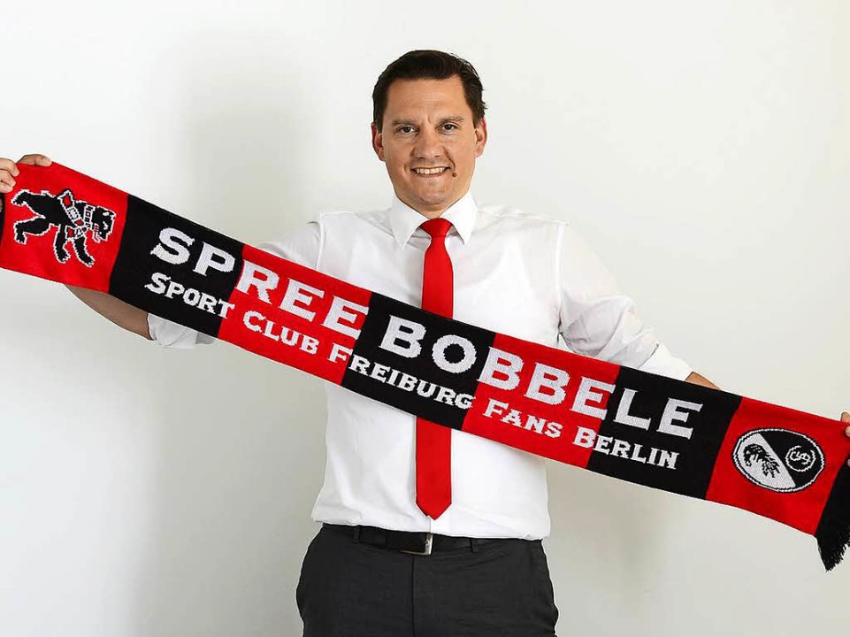 SC-Fan und Spree-Bobbele: der Bundestagsabgeordnete Johannes Fechner  | Foto: Ingo Schneider