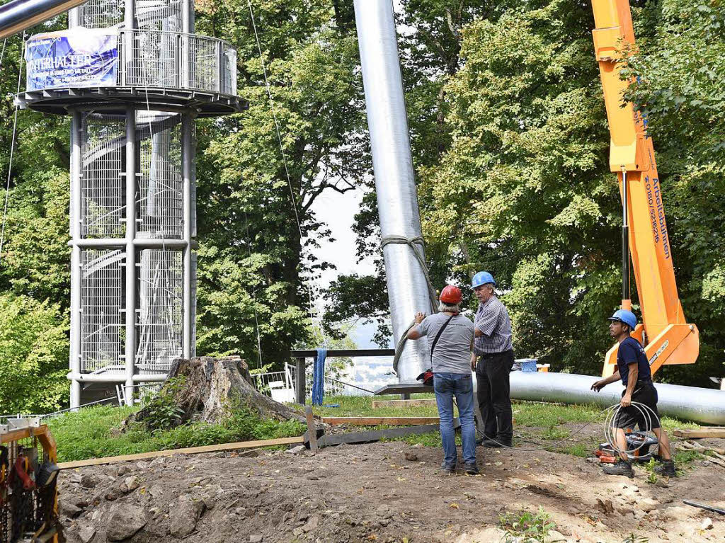 Aufstellen der Stahlsttzen am Schlossbergturm