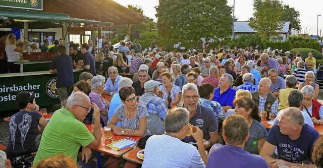 Besucher lassen es sich beim  Ringerheim gut gehen.   | Foto: S. Decoux-Kone