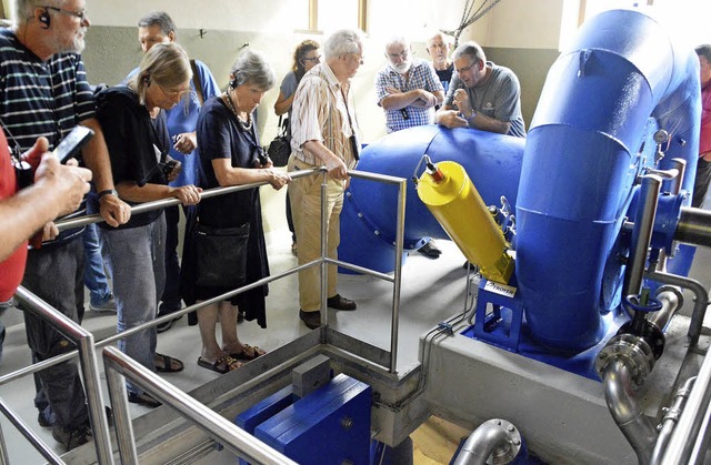 Leserbesuch im Mambacher Wasserkraftwe...die technischen Details der Turbinen.   | Foto: Edgar Steinfelder