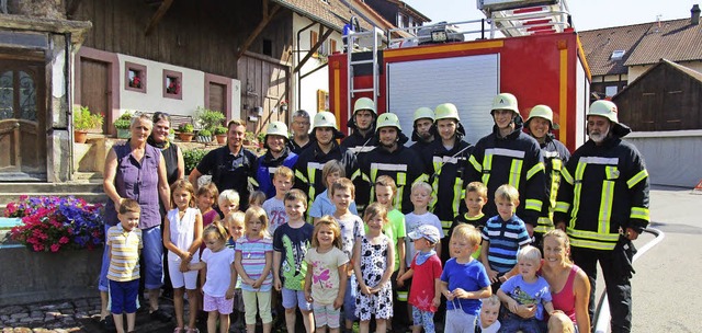 <BZ-FotoAnlauf>Kindergarten Berghsli:...herinnen die Feuerwehr bei der Arbeit.  | Foto: Stephanie Senn