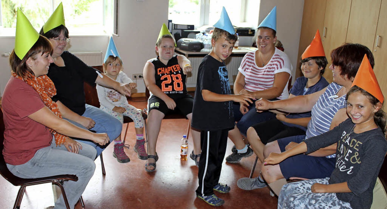 Spielenachmittag der Heimat- und Trach...pe in Gottenheim mit lebenden Figuren   | Foto: Mario Schneberg