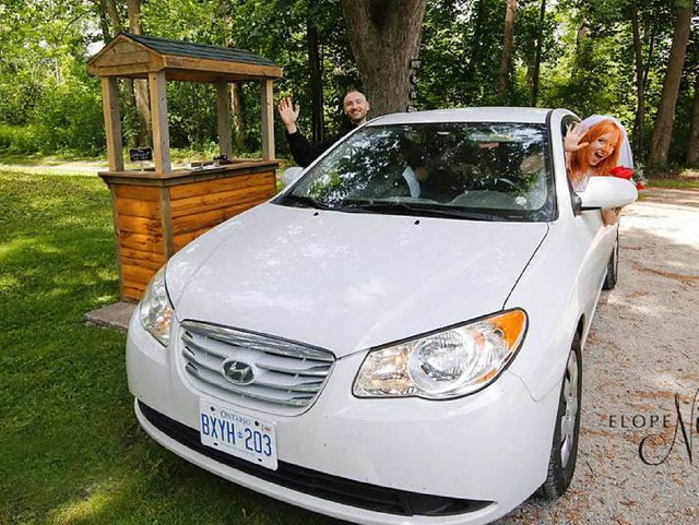 Auto statt Altar oder Standesamt &#8211; bei Elope Niagara ist das mglich.   | Foto: Elope Niagara