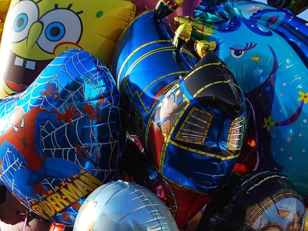 Susanne Mayer: Die blauen Luftballons haben wir bei einem Fest in Freudenstadt entdeckt.