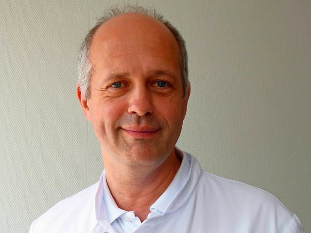 Manfred Schmlders ist Chefarzt der Ge...e der Helios-Klinik Titisee-Neustadt.   | Foto: Peter Stellmach