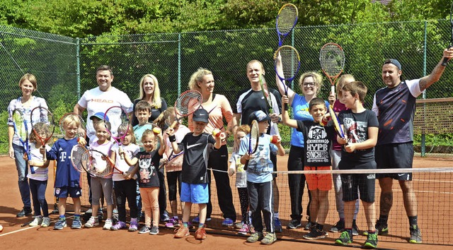 Spa und (Tennis-)Spiel waren auf den ...n in Langenau fr die Kinder geboten.   | Foto: Gabriele Rasenberger