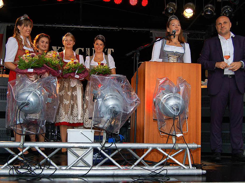 Miriam Kaltenbach erklrt das Weinfest fr erffnet.