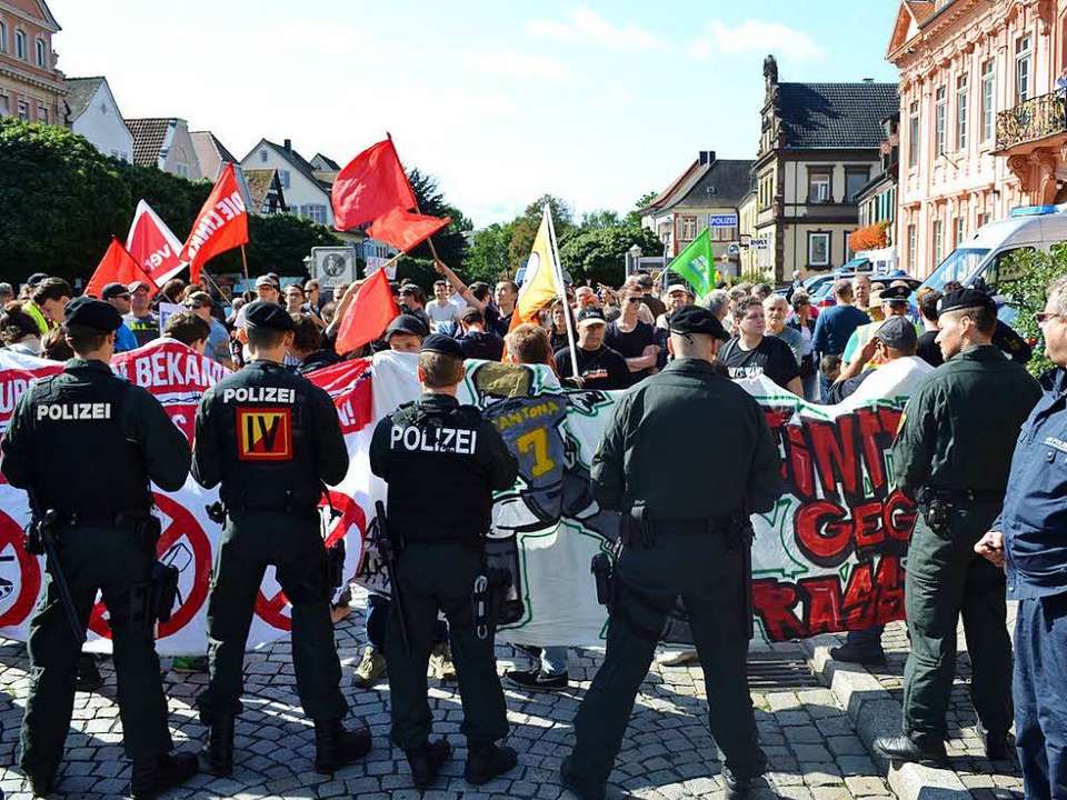 Starke Polizeikrfte waren aufgeboten worden.  | Foto: hru