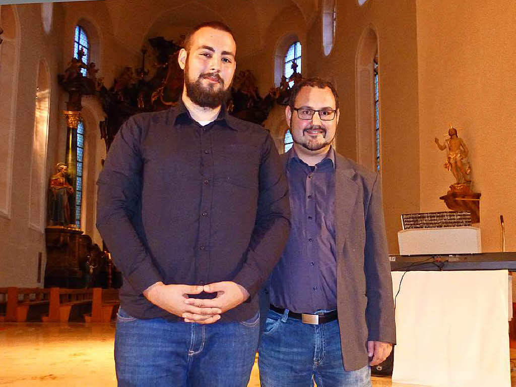 Achim Haberland (rechts) und Carsten Meinel vermittelten im Rahmen der Lffinger Kulturnacht „Hoffnungsschimmer“ in der Stadtkirche.
