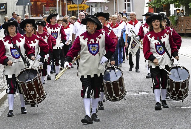 Der Fanfarenzug erffnete das Programm mit einem Zug zum Maienlnder Tor.   | Foto: Martin Wunderle