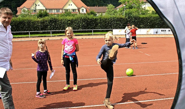 <BZ-FotoAnlauf>SV Schopfheim:</BZ-Foto...spa-Angebot  im Stadion im Oberfeld.   | Foto: Ralph Lacher