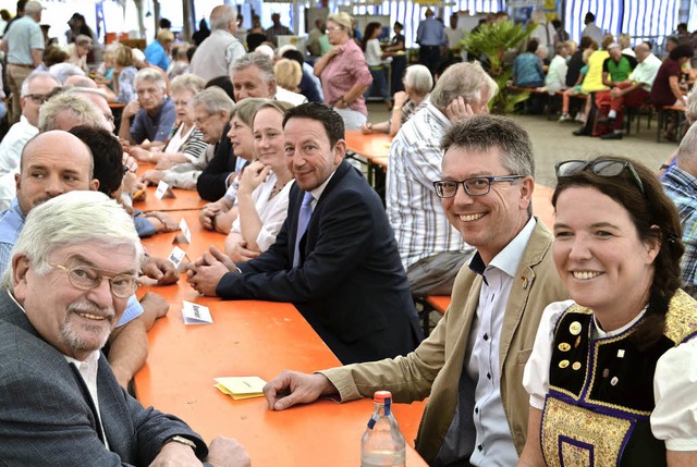 Am Wochenende wurde in Niederrimsingen...rtsvorsteher Frank Greschel (rechts).   | Foto: Hans-Jochen Voigt