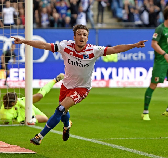 Da jubelt er noch: Hamburgs Torschtze...ai Mller nach seinem Treffer zum 1:0   | Foto: dpa