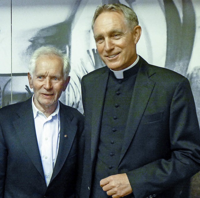 Da freuen sich zwei: Georg Thoma  und ... am Feldberg, heute Erzbischof in Rom   | Foto: annemarie zwick